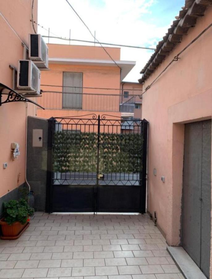 The Airport House Apartment Catania Bagian luar foto