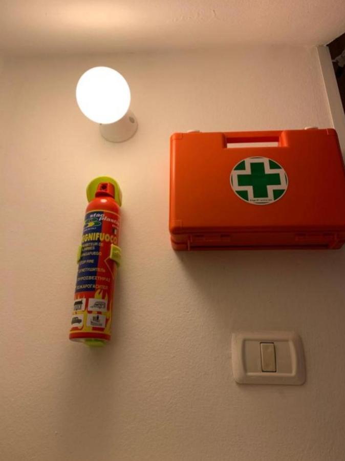 The Airport House Apartment Catania Bagian luar foto