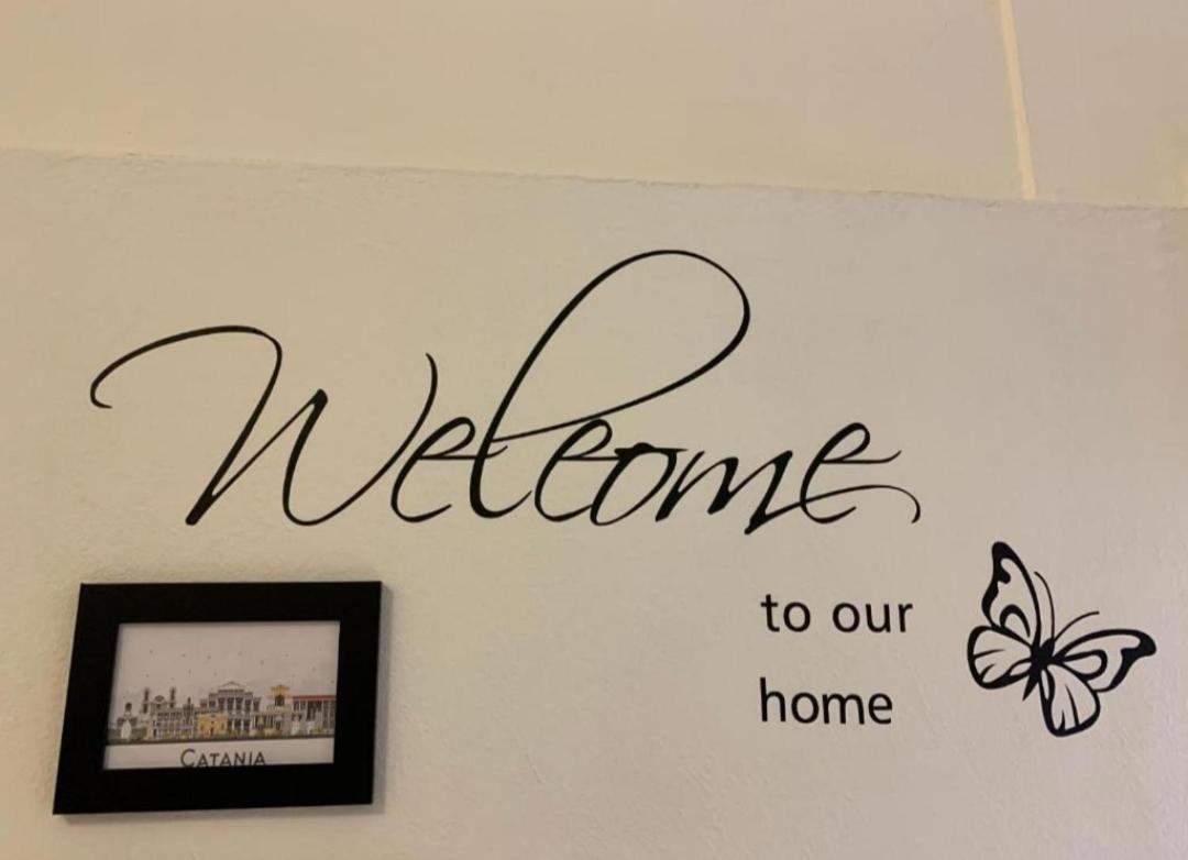 The Airport House Apartment Catania Bagian luar foto
